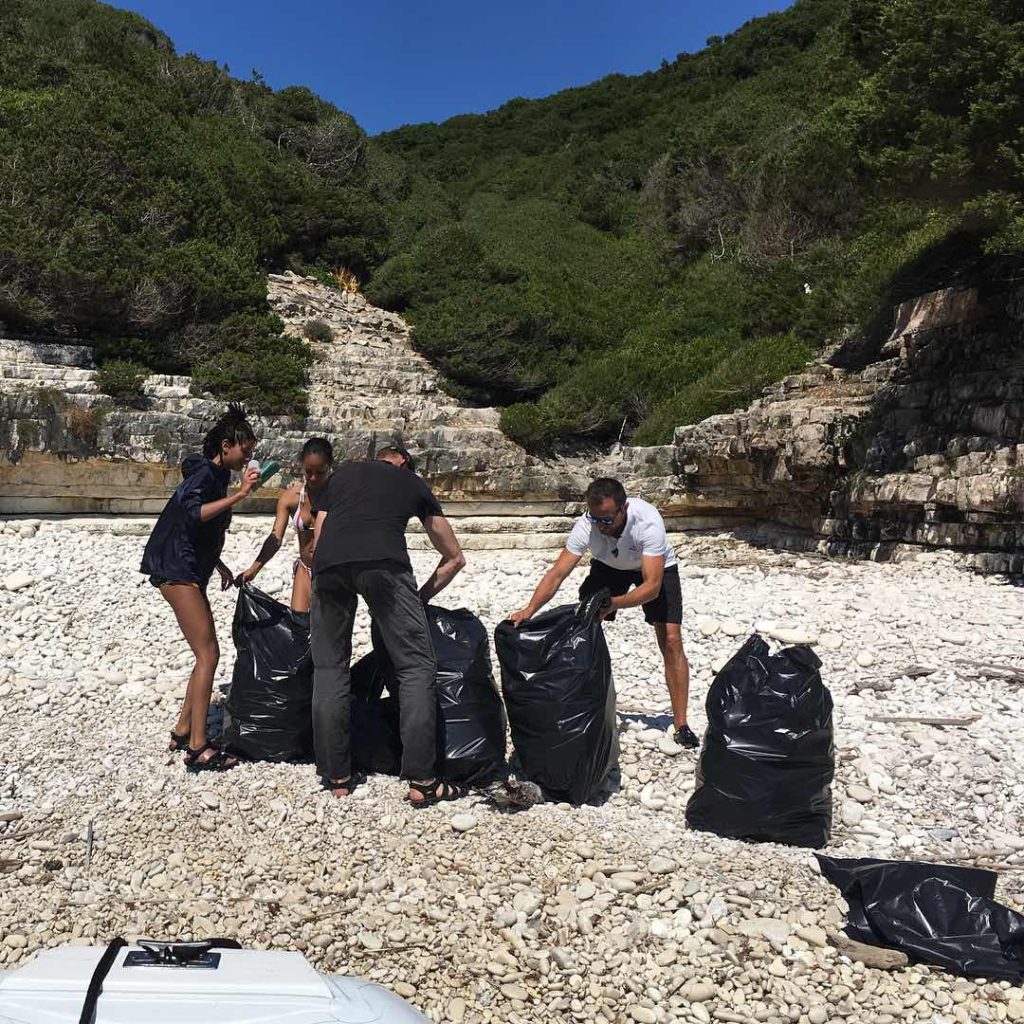 Παξοί: Ο Δήμαρχος του νησιού διαψεύδει ότι ο Γουίλ Σμιθ και η οικογένεια του μάζεψαν τόσα σκουπίδια