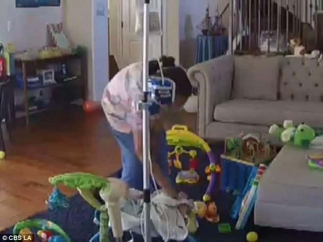 Μητέρα είδε σε απευθείας μετάδοση την κακοποίηση του μωρού της από τη νοσοκόμα – νταντά (φωτό,βίντεο)