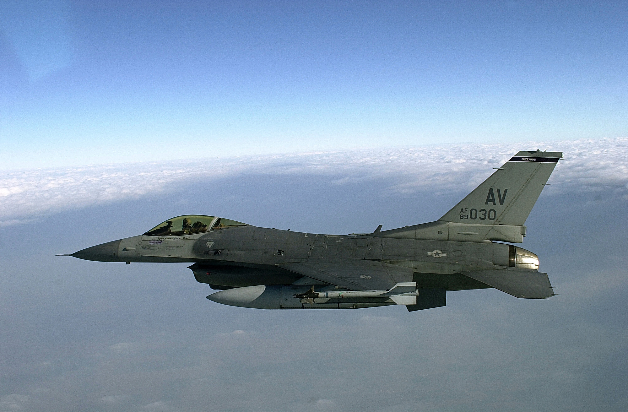Βίντεο: Από την απογείωση έως την προσγείωση ενός F-16