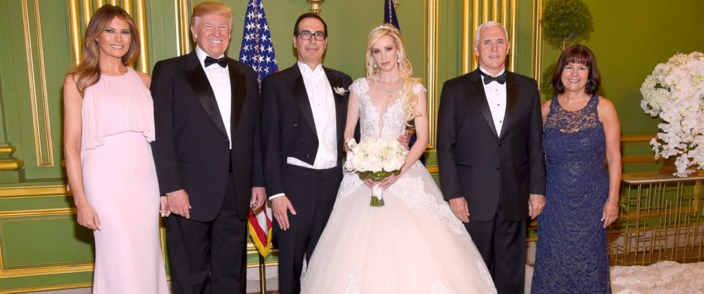 ΗΠΑ: Καρέ καρέ ο χλιδάτος γάμος του ΥΠΟΙΚ του Τραμπ με την  Λουίζ Λίντον (φωτό, βίντεο)