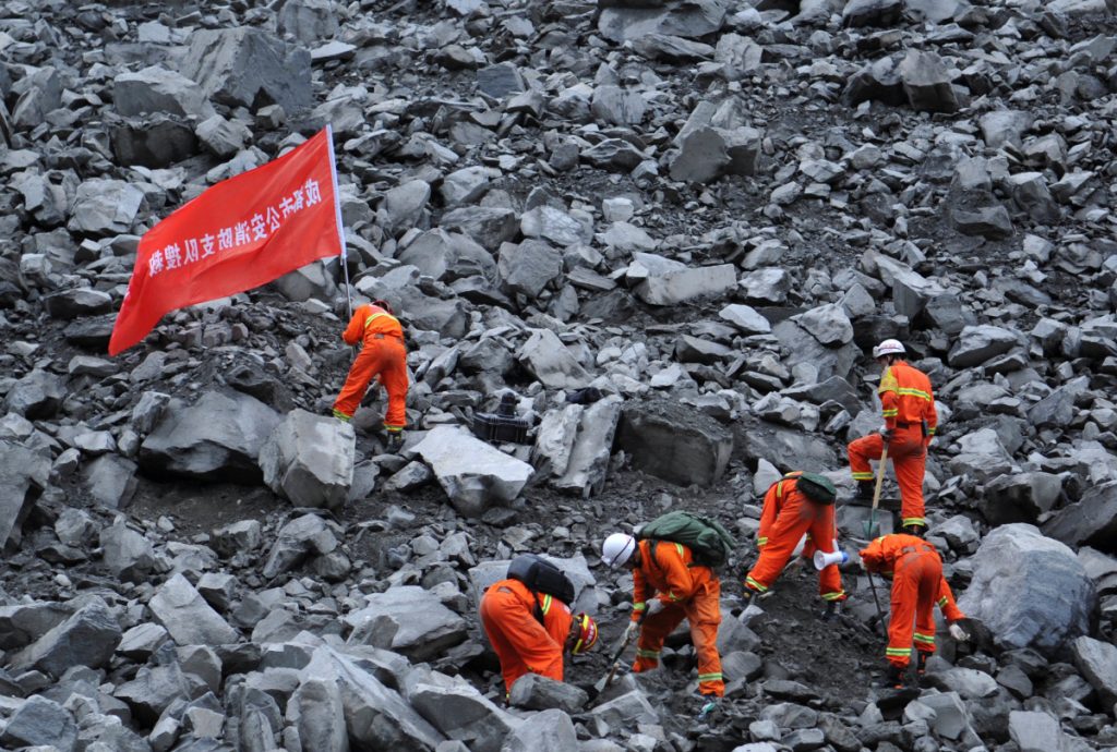 Κίνα: Συνεχίζεται η επιχείρηση διάσωσης – 15 νεκροί και 118 αγνοούμενοι από την κατολίσθηση