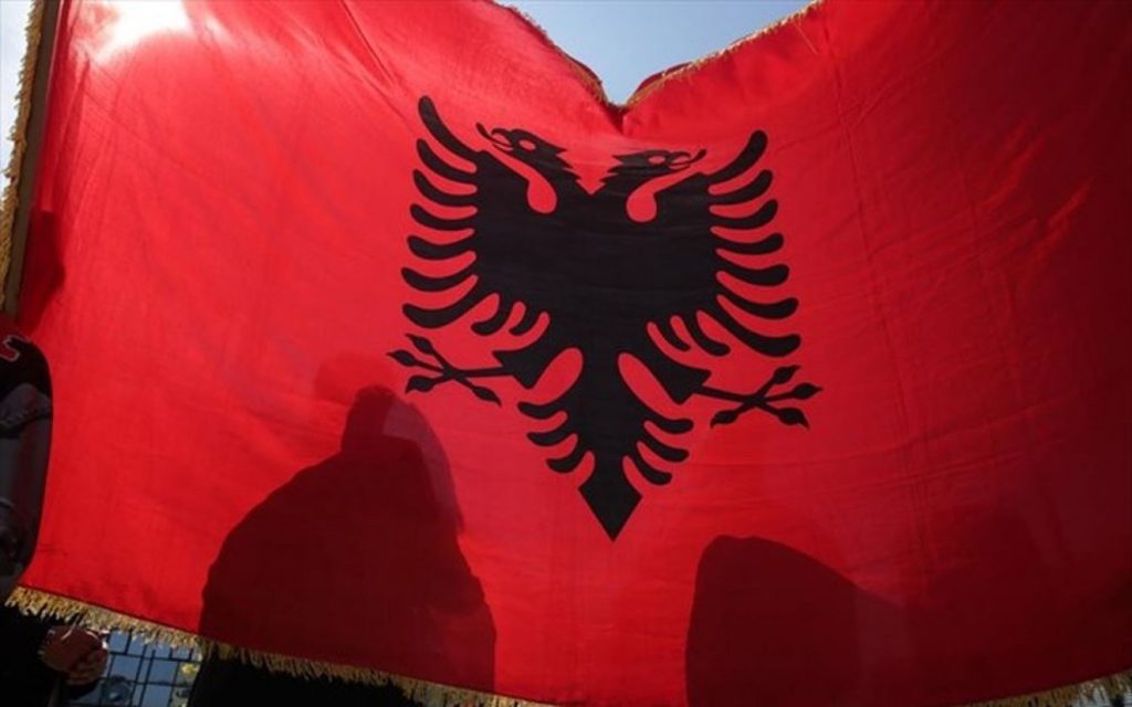 Κλίμα τρομοκρατίας στο κλείσιμο των καλπών στην Αλβανία: Καταγγελίες για νοθεία και εξαγορά ψήφων (βίντεο)