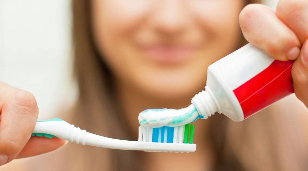 Βίντεο: Χρήσεις της οδοντόκρεμας που σίγουρα δεν τις γνωρίζετε