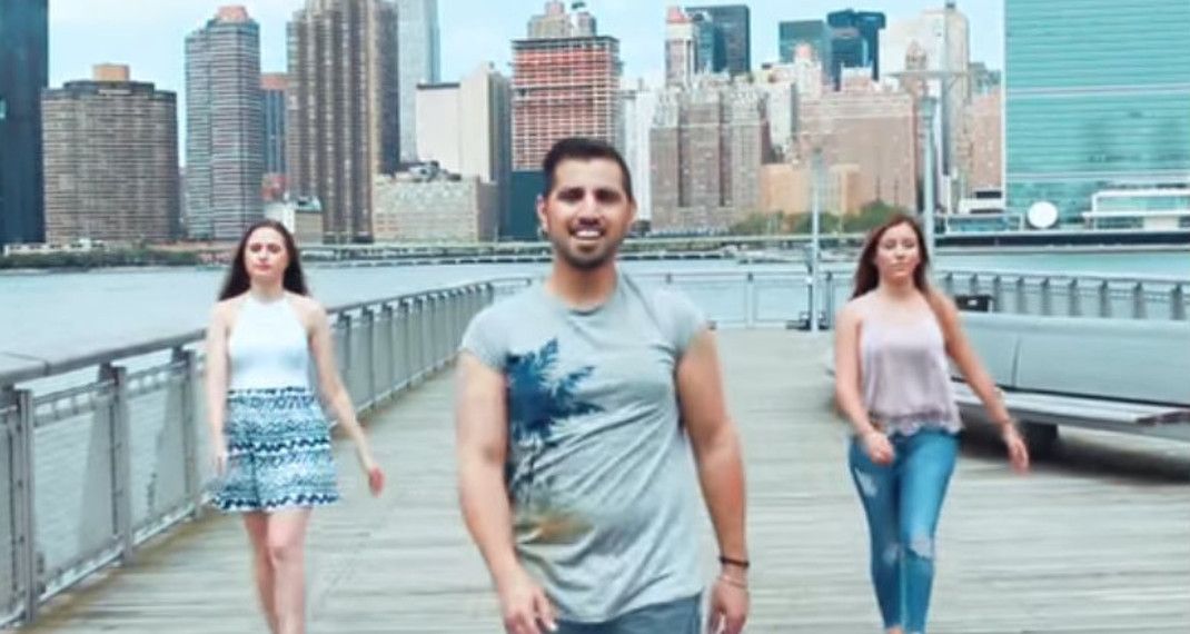 Αυτός είναι ο Έλληνας ομογενής που γύρισε τη «Μάντισσα» στη Νέα Υόρκη (φωτό, βίντεο)