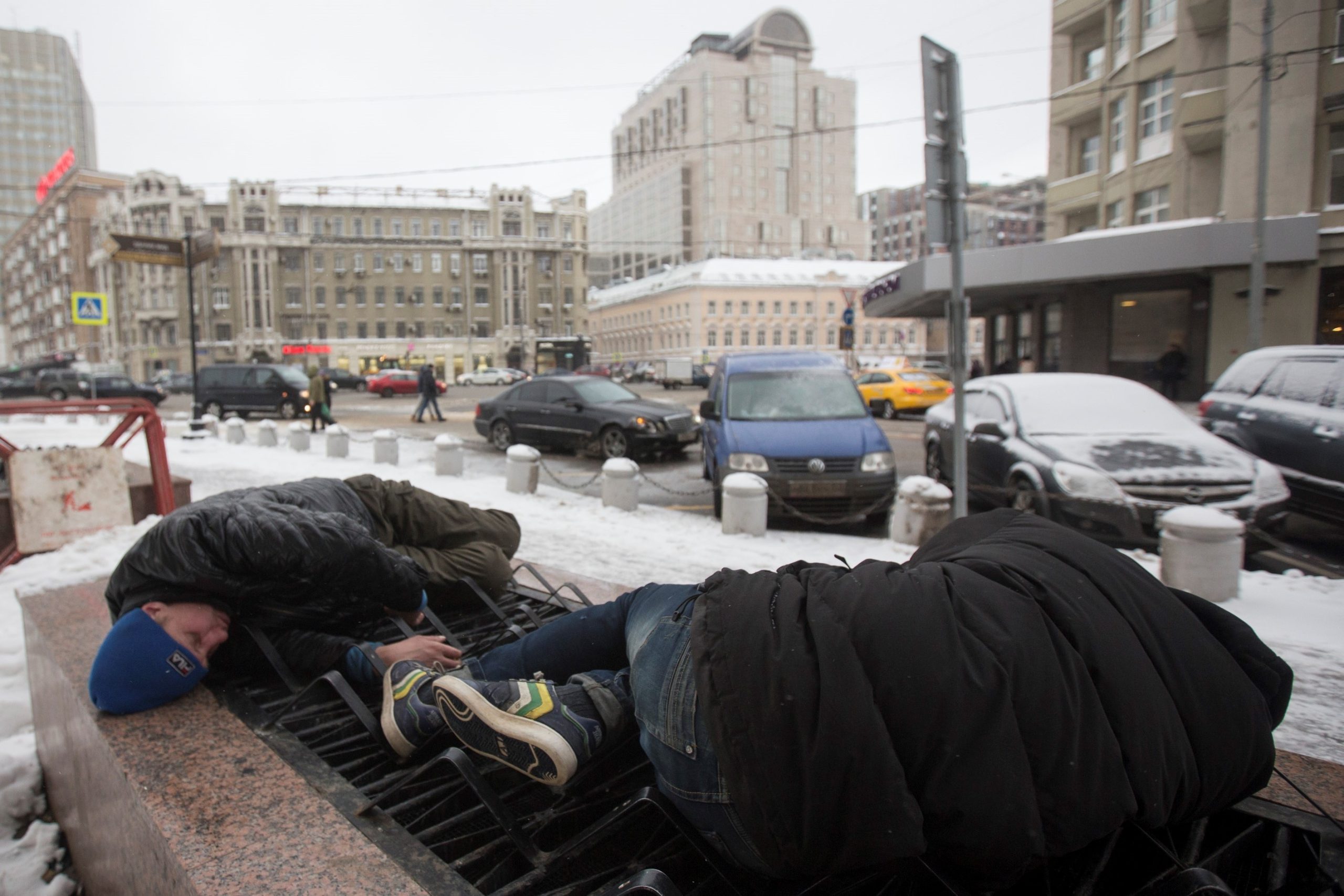 ΜΜΕ Ρωσίας: Ένας στους τρεις πολίτες τα βγάζει με δυσκολία πέρα