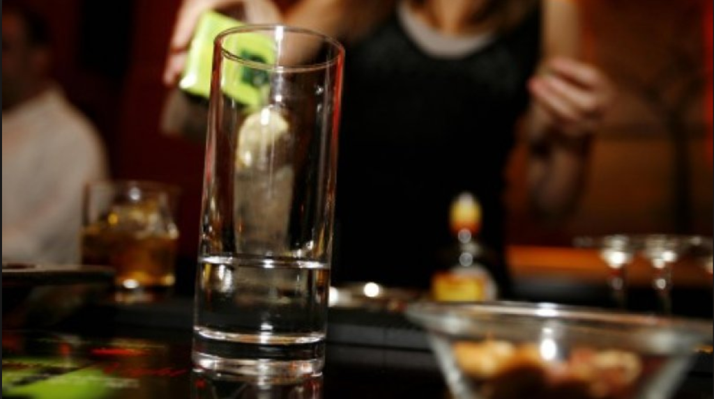 Έβρος: 45χρονη Ελληνίδα ιδιοκτήτρια μπαρ εξέδιδε 27χρονη αλλοδαπή σερβιτόρα