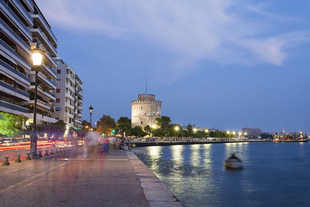 Θεσσαλονίκη: Θλιβερές εικόνες και καφέ νερά… στον Θερμαϊκό Κόλπο  (φωτό)
