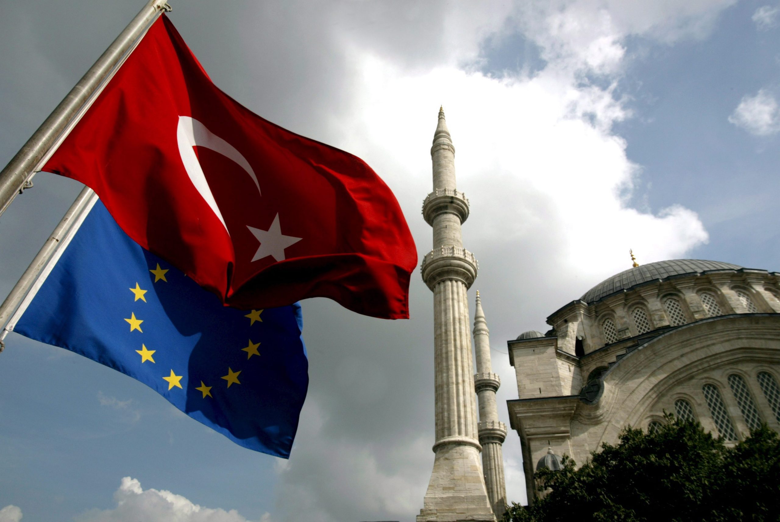 Κομισιόν: Εκ νέου αποδέσμευση οικονομικής βοήθειας στην Τουρκία για το προσφυγικό – 2,9 δισ. ευρώ έχουν διατεθεί