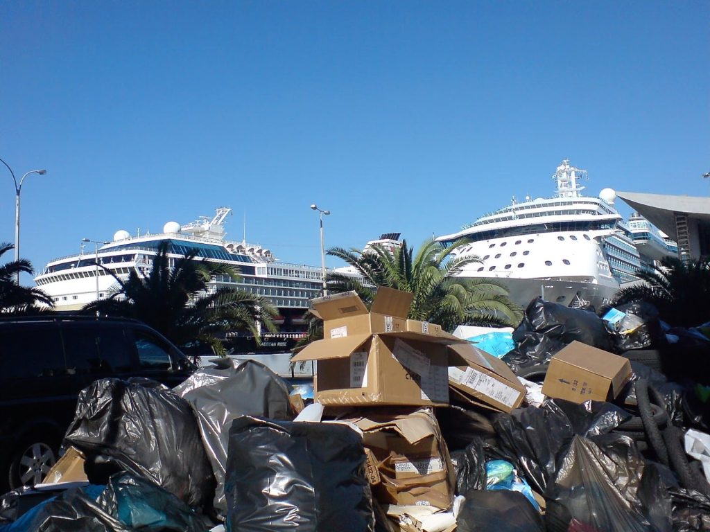 Εμπορικός Σύλλογος Πειραιά: Επειγόντως λύση για τα σκουπίδια