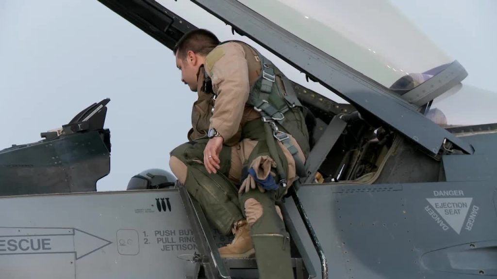 Βίντεο: Η προετοιμασία ενός F-16 «Fighting Falcon» της USAF πριν την απογείωση