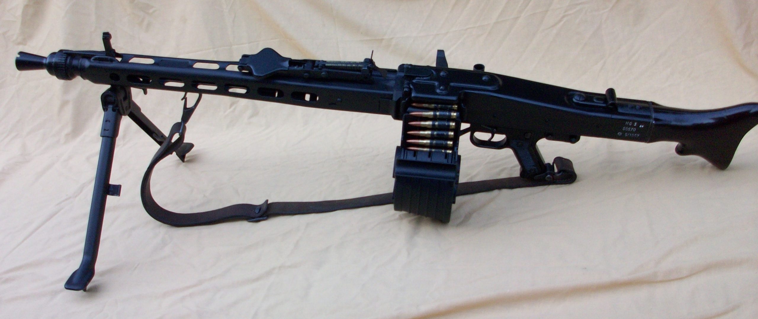 Βίντεο: Πως να… ΜΗΝ αδειάσετε ένα πολυβόλο MG3 για να το καθαρίσετε!