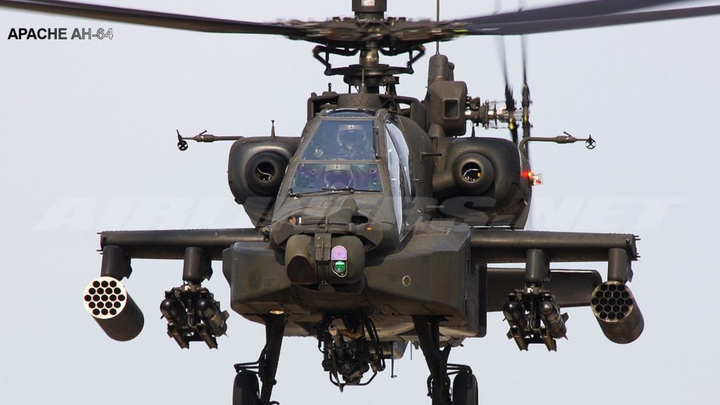 Ένα ελικόπτερο Apache προσγειώθηκε στο λιμάνι της Καβάλας (βίντεο)