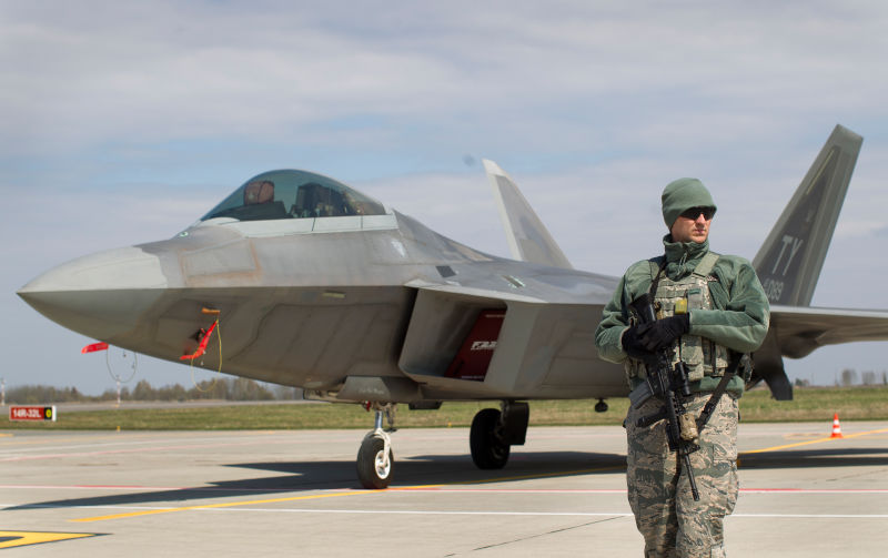 ΗΠΑ: Το F-22 θα παραμείνει επιχειρησιακό για ακόμη 43 χρόνια!