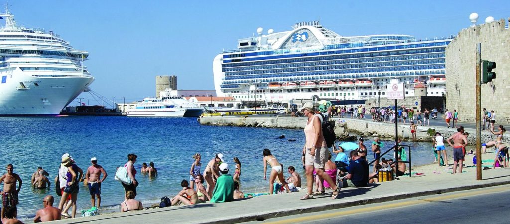 Guardian: Σωτήριος ο τουρισμός για την Ελληνική οικονομία