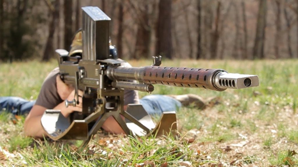 Αντιαρματικό όπλο των 20 χλστ. του Β΄ΠΠ εναντίον 20 ατσάλινων πλακών (βίντεο)