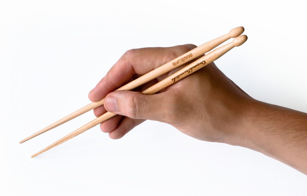 Έτσι θα καταφέρετε να χρησιμοποιήσετε chopsticks (βίντεο)