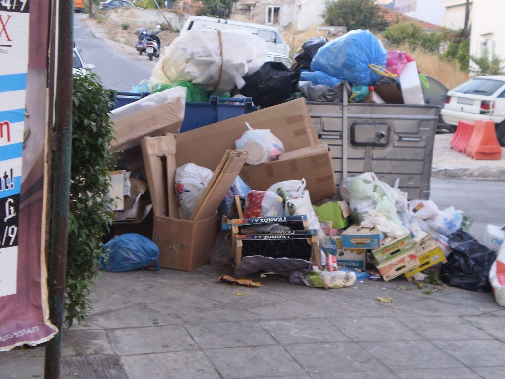 Θλίψη απ’ τον άδικο χαμό της γυναίκας που μάζευε σκουπίδια στον Δήμο Ζωγράφου (φωτό)