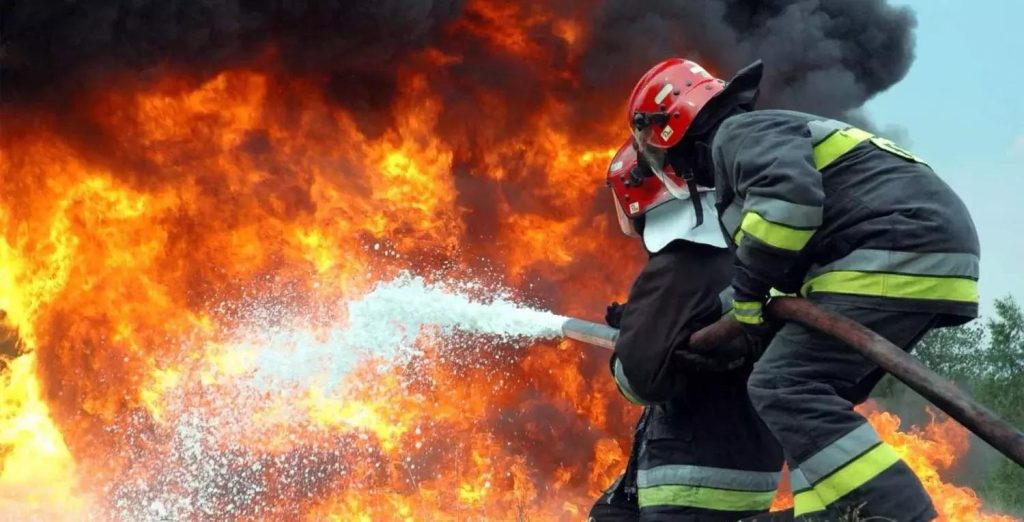 Σε πύρινο κλοιό η Μάνη – Μεγάλες πυρκαγιές σε Κεφαλονιά, Βοιωτία και Φθιώτιδα (βίντεο) (upd)