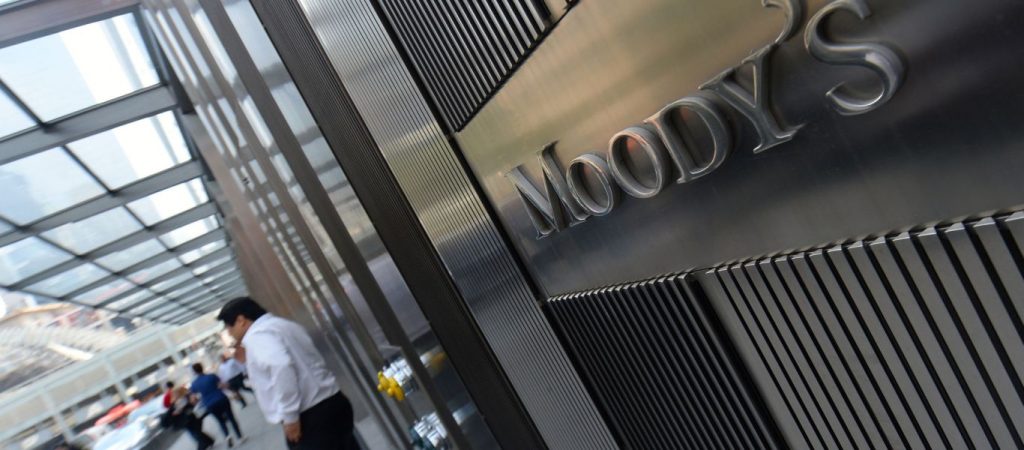 Moody’s: «Θετική η πώληση της Εθνικής Ασφαλιστικής στην ΕΧΙΝ για το αξιόχρεο της Εθνικής Τράπεζας»