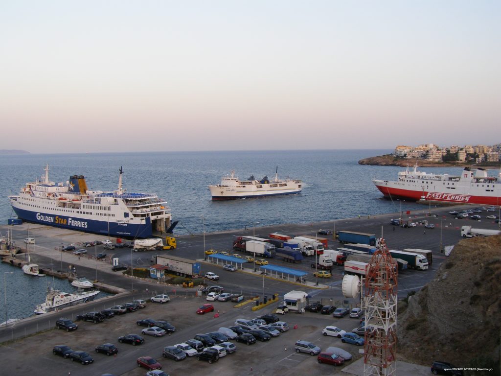 Ραφήνα:Απίστευτη ταλαιπωρία για τους ταξιδιώτες στο λιμάνι
