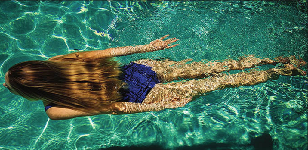Προσοχή: Μην μπαίνετε σε πισίνα όταν φοράτε αντηλιακό (φωτό)