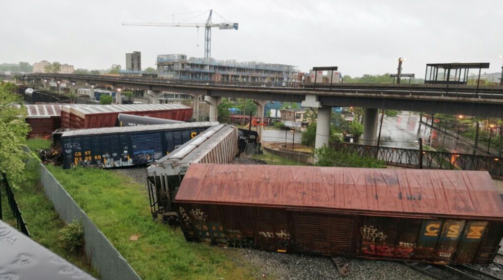 ΗΠΑ: Εκτροχιάστηκε τρένο με 250 επιβάτες στην Ουάσινγκτον