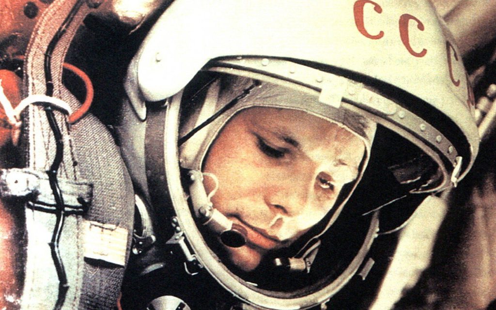 Γιούρι Γκαγκάριν: Ο κοσμοναύτης της ΕΣΣΔ που πρώτος ταξίδεψε στο διάστημα – Η ζωή του (βίντεο)