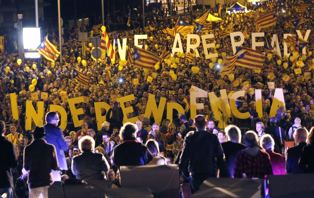 Καταλονία: Κηρύττει άμεσα και μονομερώς την ανεξαρτητοποίηση της σε ενδεχόμενο «Ναι» στο δημοψήφισμα