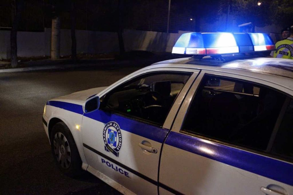 Λαμία: Οι αρχές σταμάτησαν ύποπτο όχημα για έλεγχο και συνέλαβαν δύο φυγόποινους