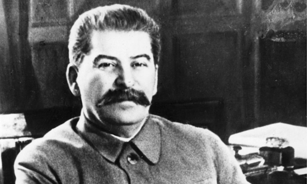 Ρωσία: Αφαιρείται η επιτοίχια πλάκα που είχε τοποθετηθεί προς τιμήν του Στάλιν (φωτό)