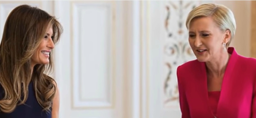 Η συνάντηση της Μελάνια Τραμπ με την Πρώτη Κυρία της Πολωνίας (βίντεο)