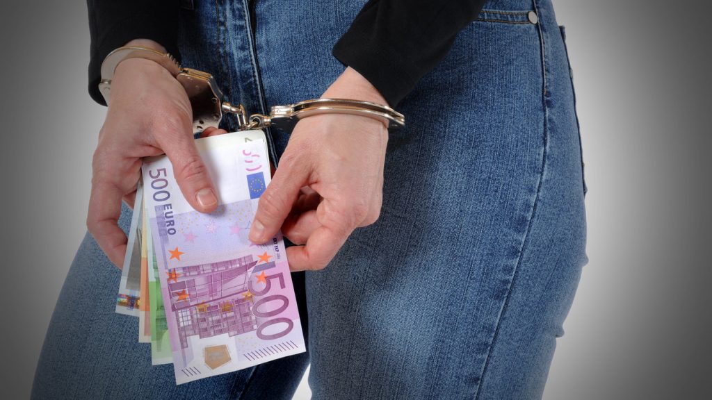 Έγκλημα στην Χαλκίδα: Προφυλακιστέα κρίθηκε 42 χρονη τραπεζική υπάλληλος με την κατηγορία της υπεξαίρεσης 5,5 εκατ. ευρώ