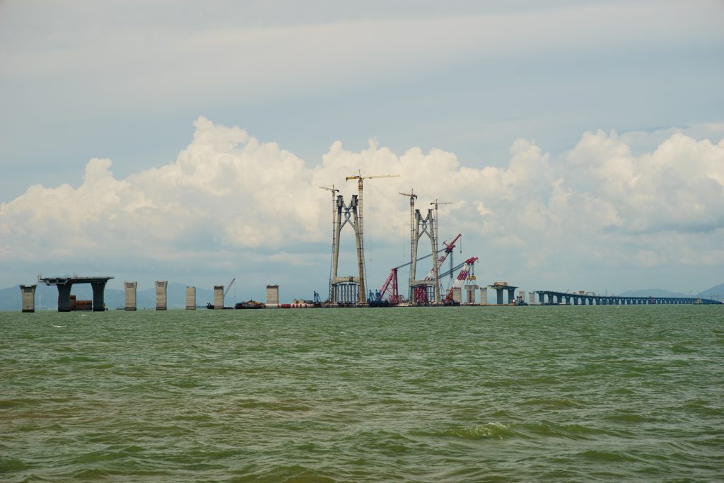 Κίνα: Ολοκληρώθηκε η μεγαλύτερη θαλάσσια γέφυρα (φωτό)