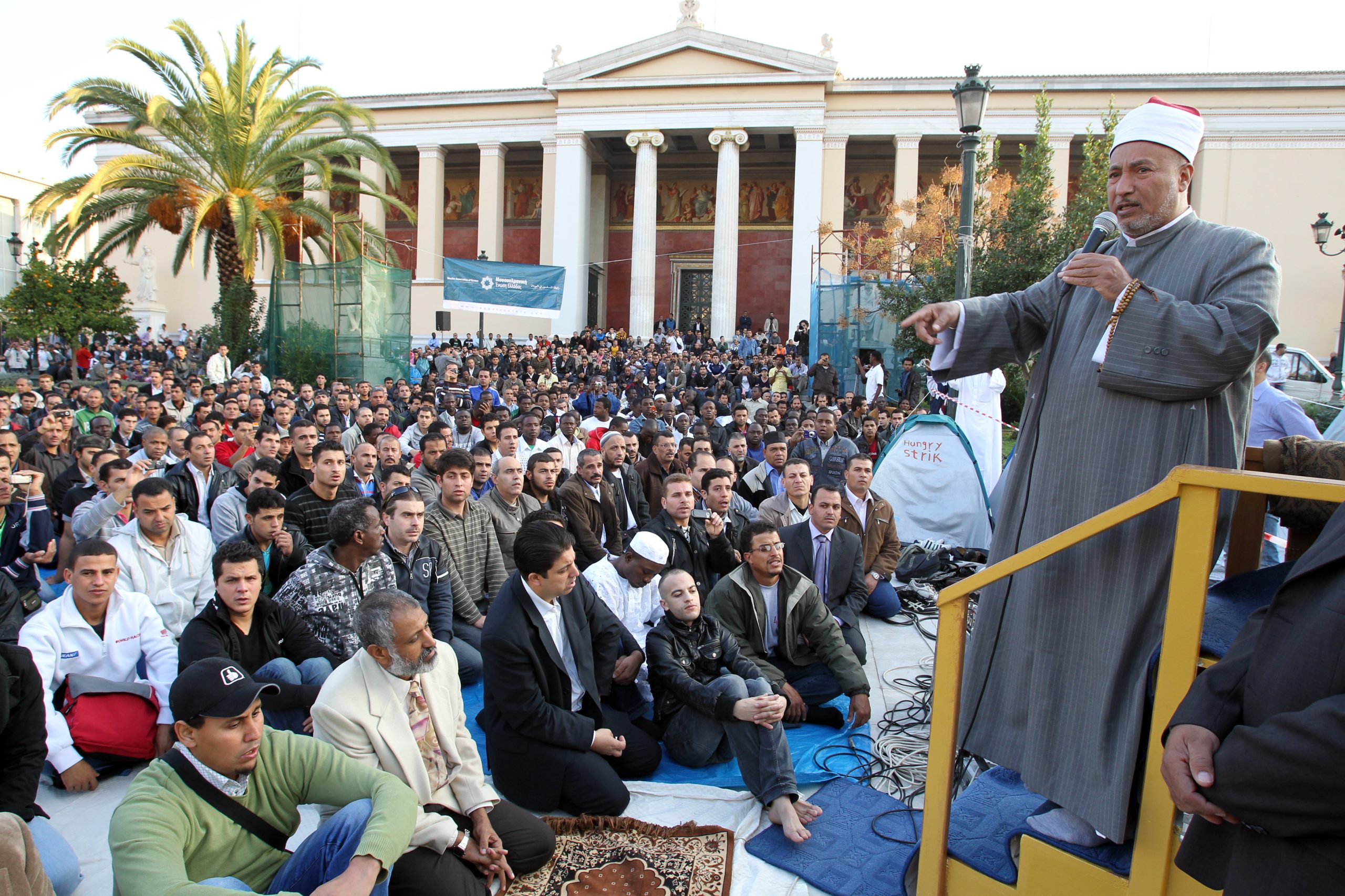 Θεσσαλονίκη: Ισλαμική θρησκευτική φιέστα σε κεντρική πλατεία – Θα δούμε πάλι εικόνες από… Καμπούλ;