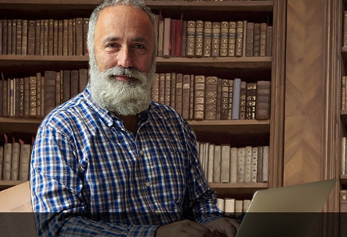 O 62χρονος Leo Anders μιλά 23 γλώσσες και φανερώνει το μυστικό του (βίντεο)