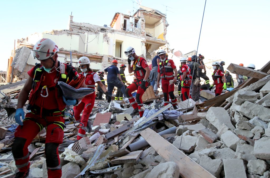 Ιταλία: Ανασύρθηκαν δύο νεκροί από το κτίριο που κατέρρευσε δίπλα στην Νάπολη