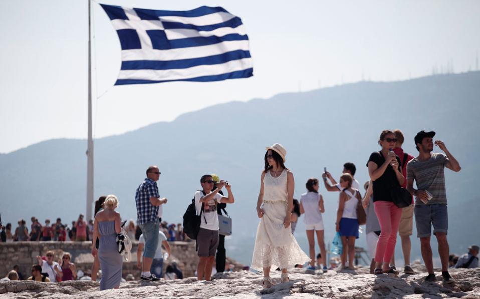 Η Ελλάδα αναμένει πάνω από 30 εκατ. τουρίστες το 2017