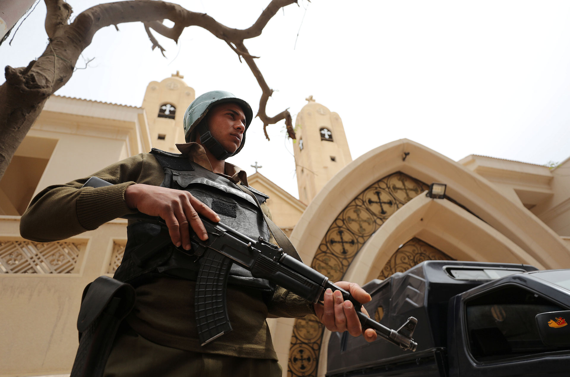 Επίθεση καμικάζι στην Αίγυπτο – Δέκα στρατιωτικοί νεκροί