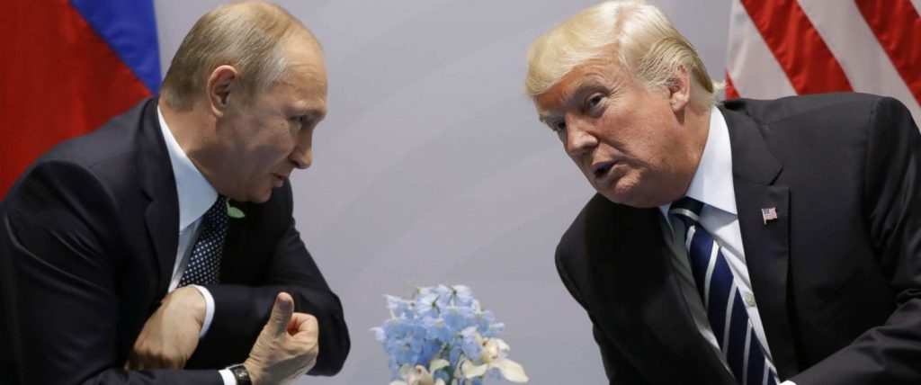 Η σειρά House of Cards προέβλεψε την χειραψία Τραμπ – Πούτιν (φωτό) 