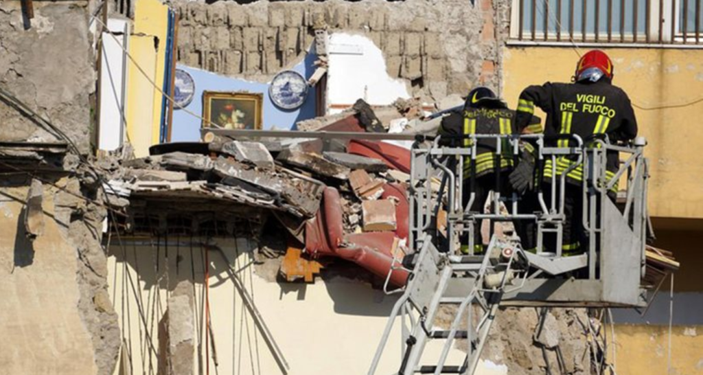 Νάπολη: Εντοπίστηκε και τρίτο πτώμα στο κτίριο που κατέρρευσε 