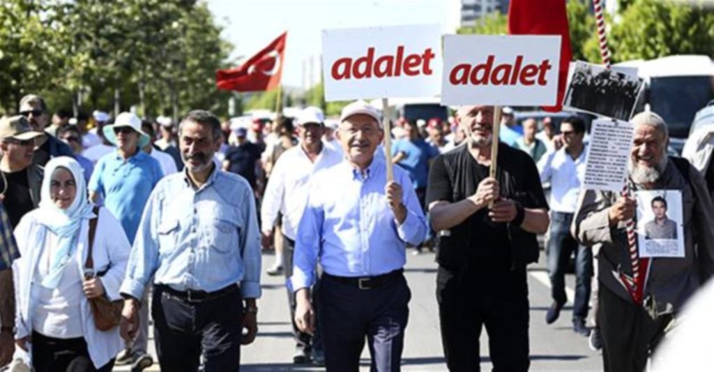 Η πορεία της δικαιοσύνης κατά του Ερντογάν έφτασε στην Κωνσταντινούπολη (φωτό)