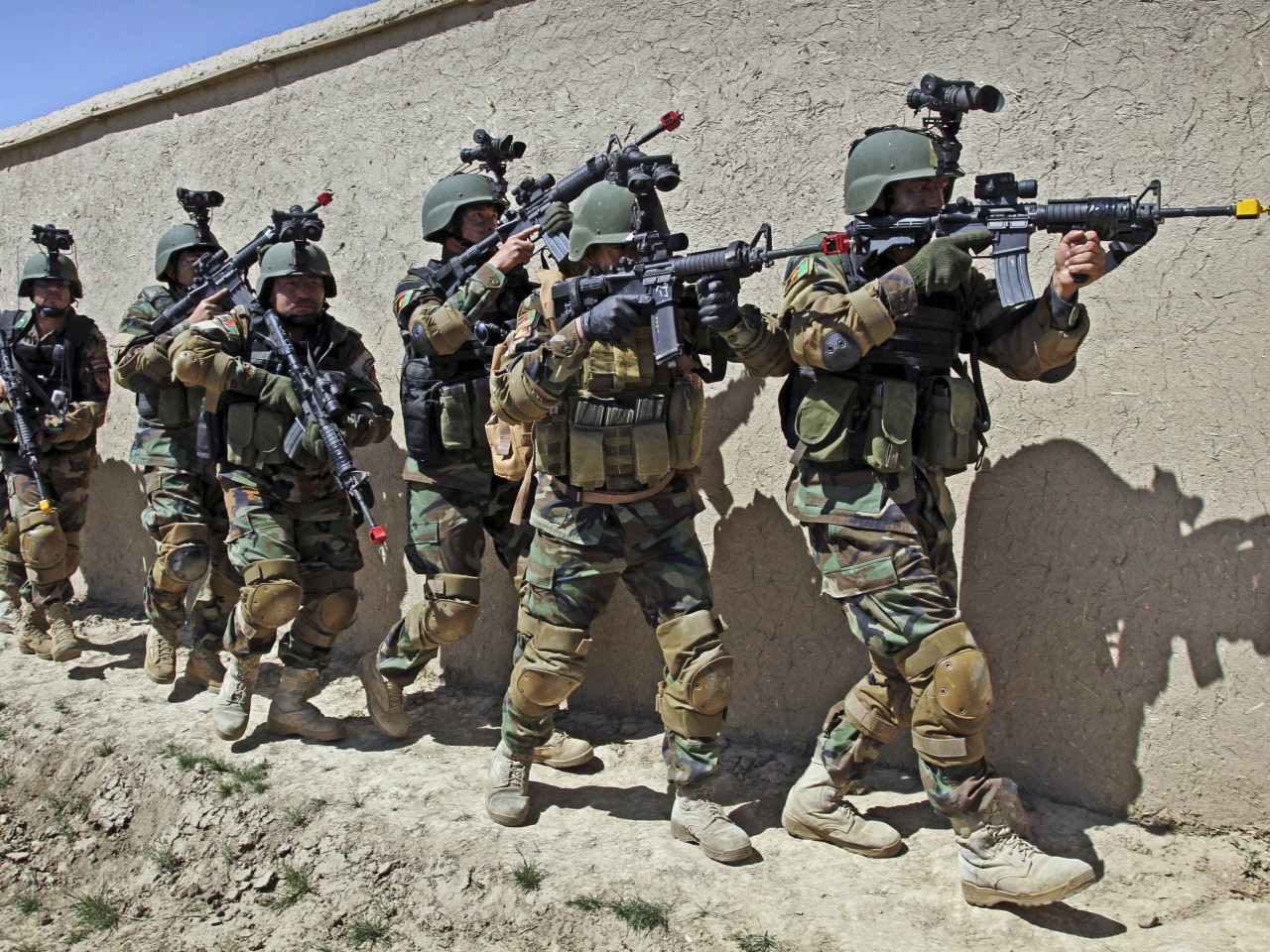 Αφγανιστάν: Αιματηρή μάχη με πάνω από 200 Ταλιμπάν νεκρούς