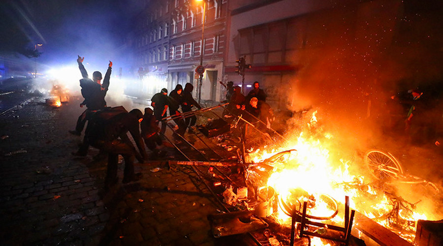«Χάος» στο Αμβούργο μεταξύ διαδηλωτών-αστυνομίας στο τέλος της G20 – 213 τραυματίες & 143 συλλήψεις! (φωτό, βίντεο)