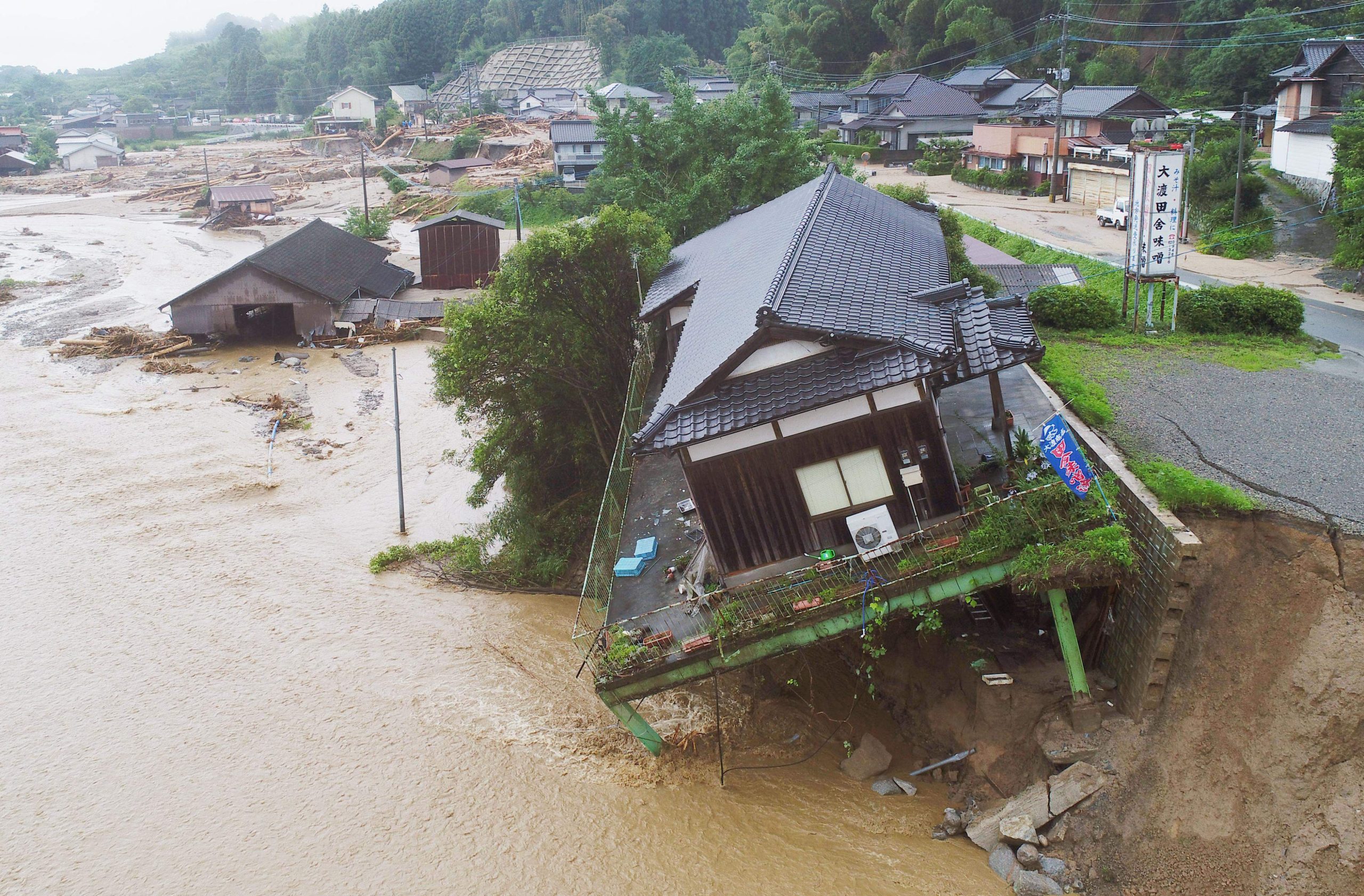 Ιαπωνία: Φονικοί κατακλυσμοί σαρώνουν τις νότιες περιοχές της χώρας