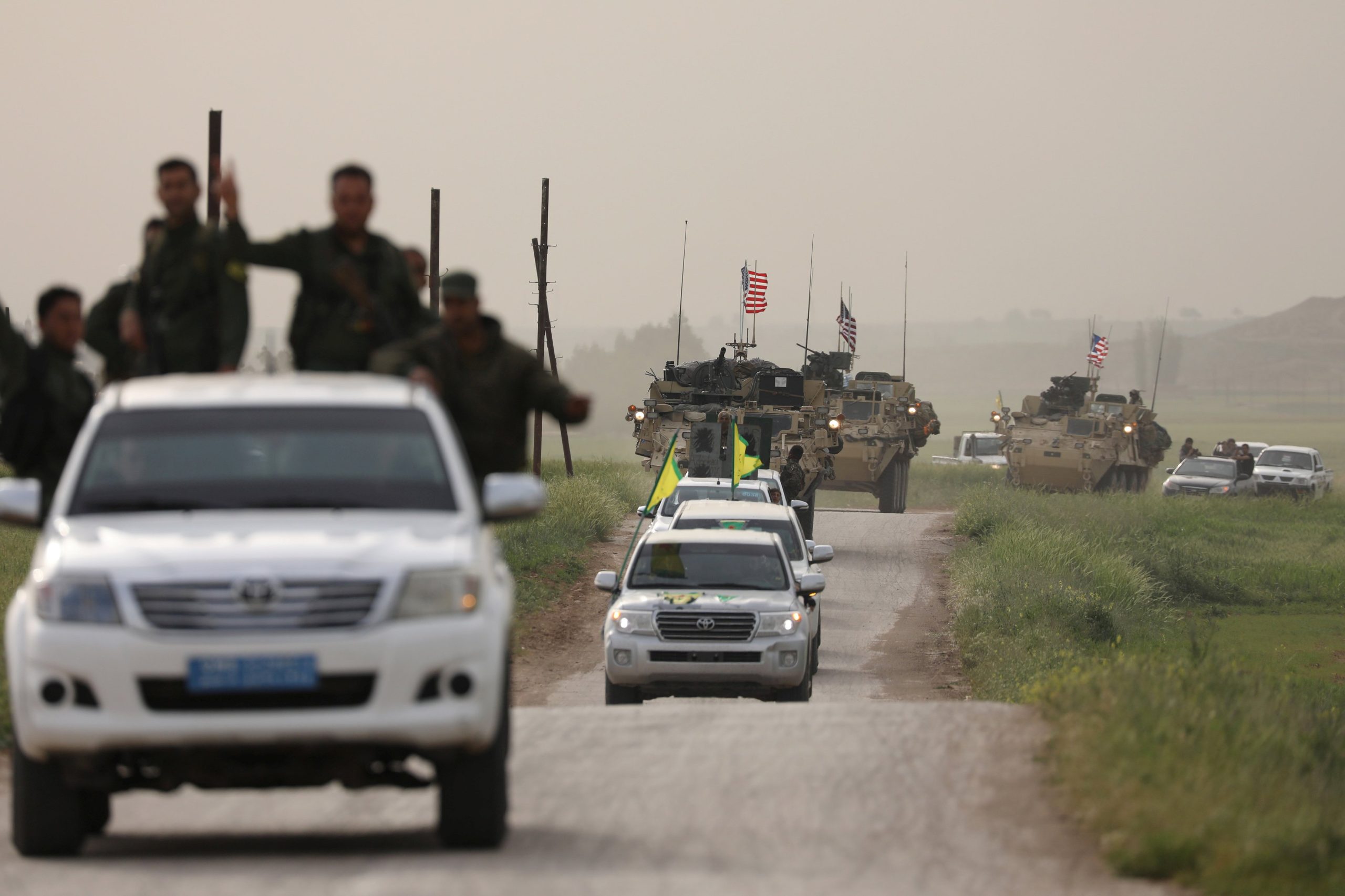 Μαζικός εξοπλισμός και εκπαίδευση των SDF από τις ΗΠΑ – Οχήματα και όπλα για πάνω από 40.000 μαχητές