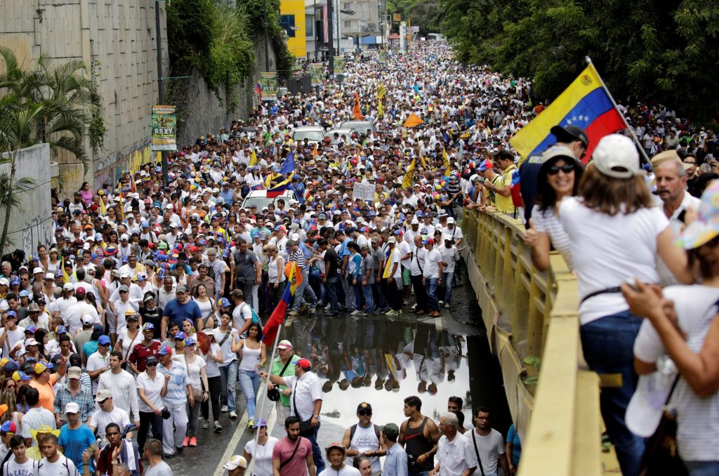 Βενεζουέλα: 100 μέρες στους δρόμους οι πολίτες (βίντεο)