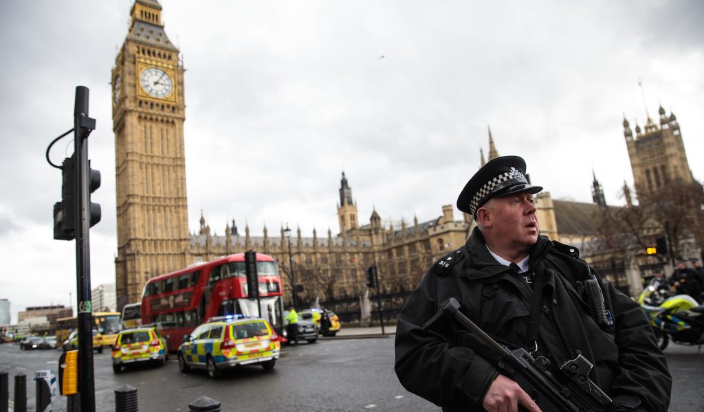 Λονδίνο: Συναγερμός για φωτιά ξέσπασε στο εσωτερικό του Βρετανικού Κοινοβουλίου (φωτό)