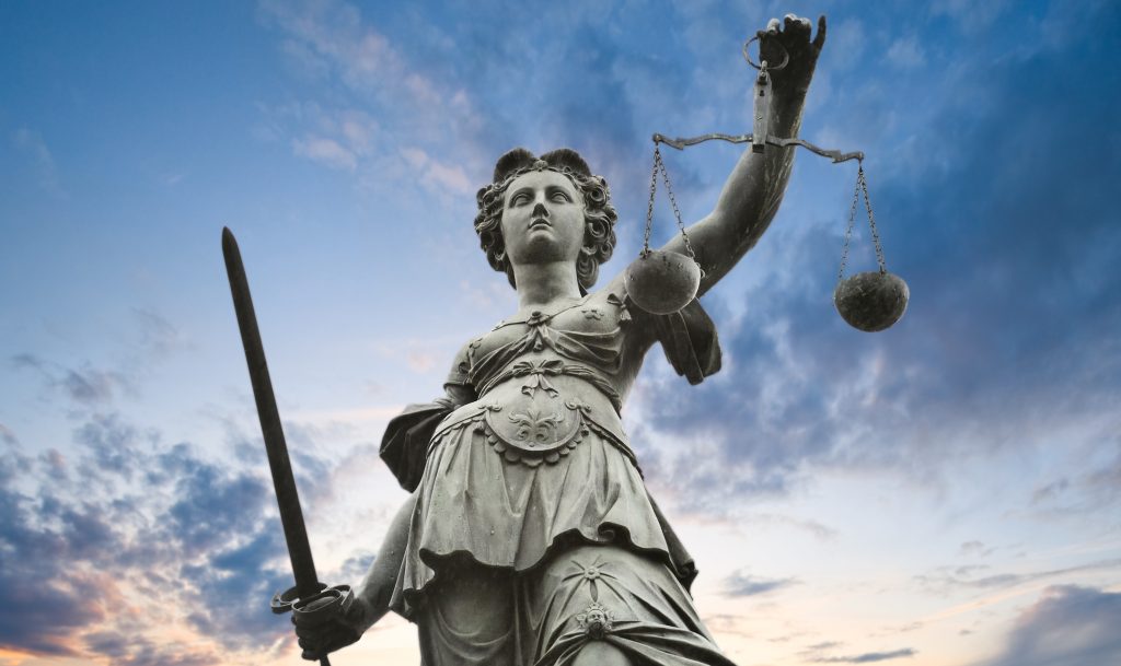 «Μπρα-ντε-φερ» Κυβέρνησης και Δικαστικού Σώματος για την αναθεώρηση του Συντάγματος και τον ρόλο της Δικαιοσύνης