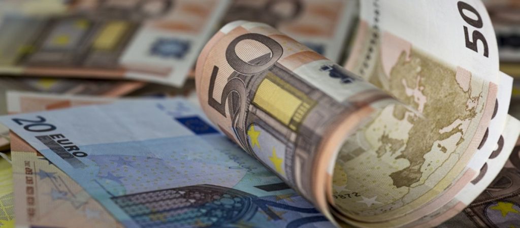 Τις επόμενες ημέρες νομοθετική ρύθμιση για αυτόματη επιστροφή φόρων έως 10.000 ευρώ