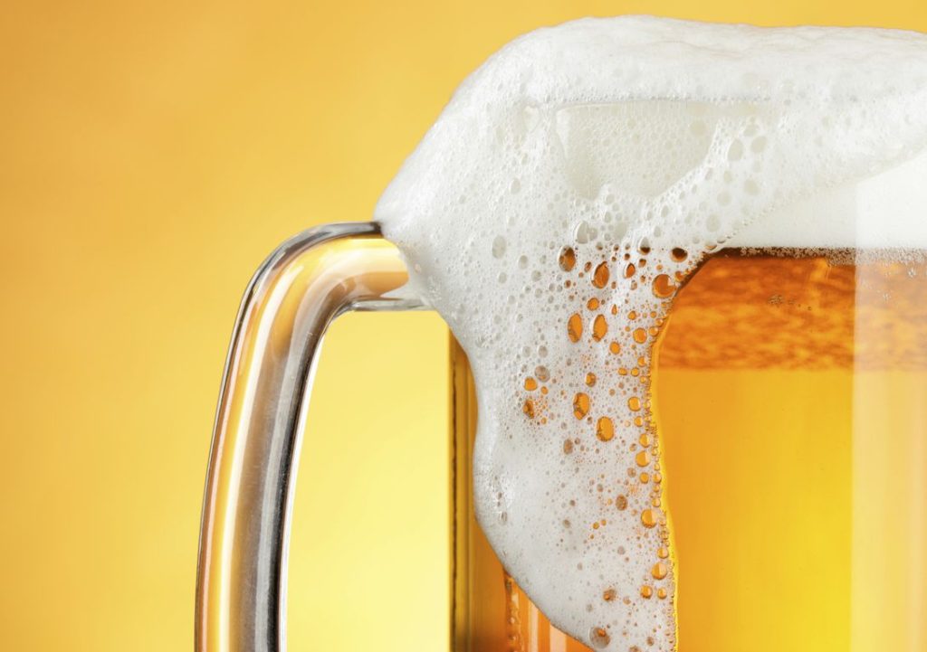 Ποια είναι τα στάδια που περνάει το σώμα μας 24 ώρες μετά την κατανάλωση μπύρας;